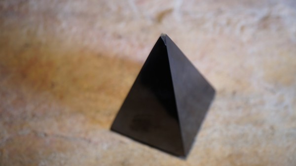 Pyramide hoch 5x10cm poliert B10