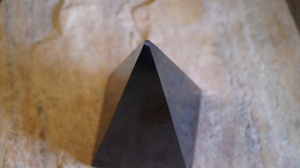 Pyramide hoch 8x16cm poliert B4