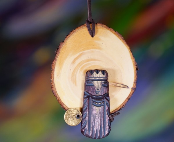 Dyaryk auf Zedernholzscheibe, Frau, Talisman des Wohlstandes, Zedernholz, ca.11cm